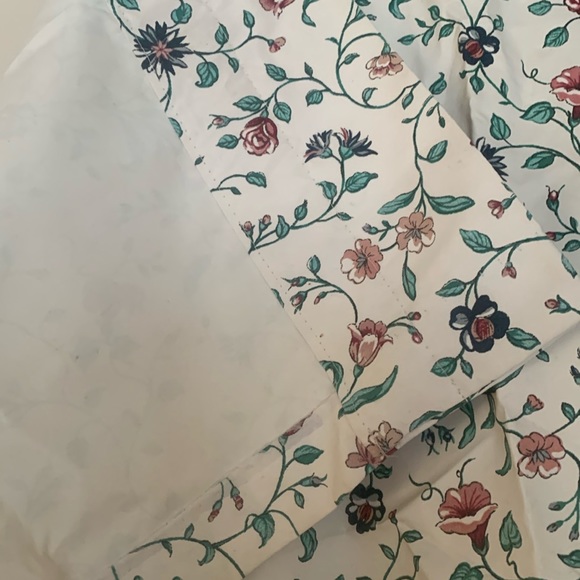 Country Curtains,2 insulated panels, 65” x 40”, 4 valances 13” x 71”,2 tie back - Picture 1 of 4